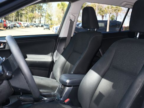 Used 2017 Toyota RAV4 LE image 11