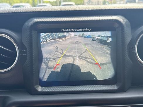 Used 2018 Jeep Wrangler Unlimited Sahara w/ Dual Top Group AWD/4WD image 31
