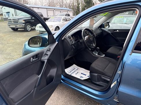 Used 2017 Volkswagen Tiguan Limited w/ Premium Package image 9