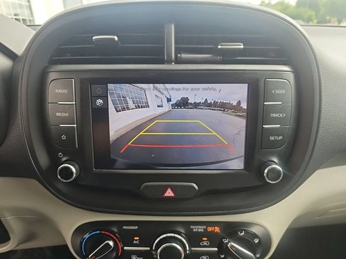 Used 2023 Kia Soul LX w/ LX Technology Package FWD image 16