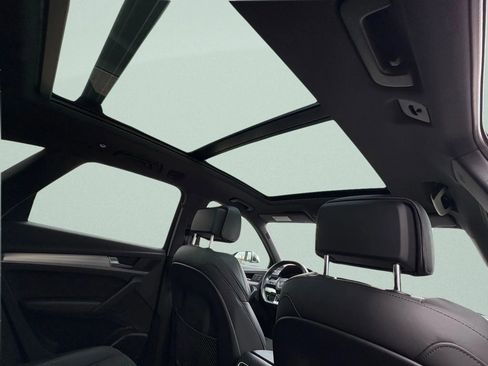 Used 2018 Audi SQ5 Premium Plus w/ Navigation Package image 16