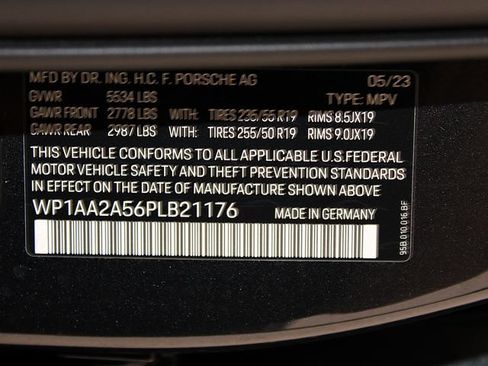 Certified 2023 Porsche Macan AWD/4WD image 29