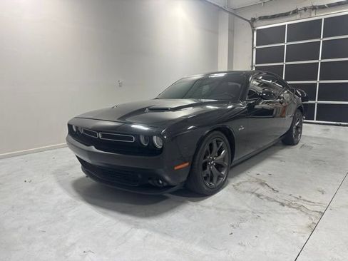 Used 2017 Dodge Challenger R/T RWD image 1