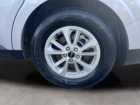 Used 2022 Kia Carnival LX image 25