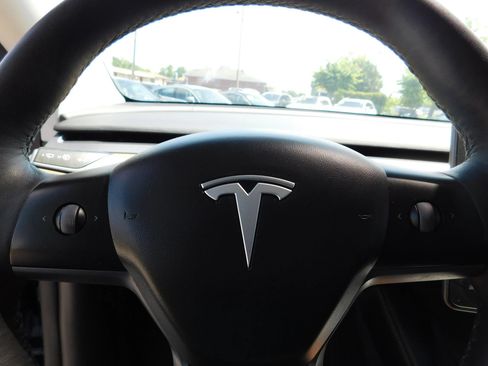 Used 2021 Tesla Model Y Long Range AWD/4WD image 19
