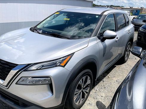 Certified 2023 Nissan Rogue SV FWD image 2