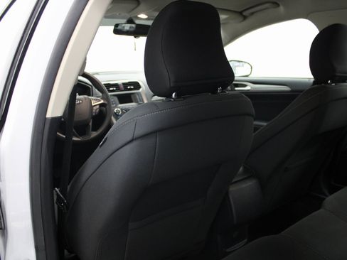 Used 2017 Ford Fusion SE image 18