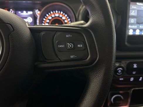 Used 2023 Jeep Gladiator Sport AWD/4WD image 9