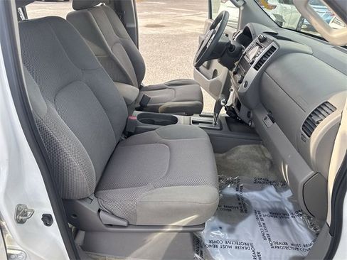 Used 2016 Nissan Frontier SV image 10