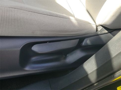 Used 2022 Toyota Corolla Cross LE image 19