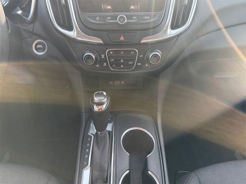 Used 2019 Chevrolet Equinox LT w/ Sun & Navigation Package image 11