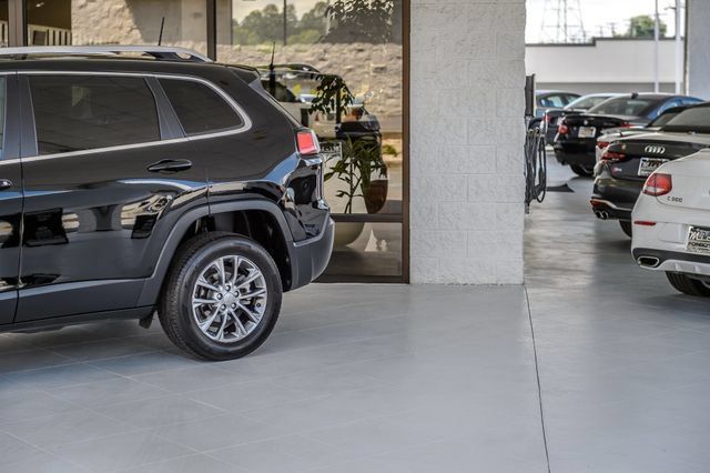 Used 2019 Jeep Cherokee Latitude Plus FWD image 55
