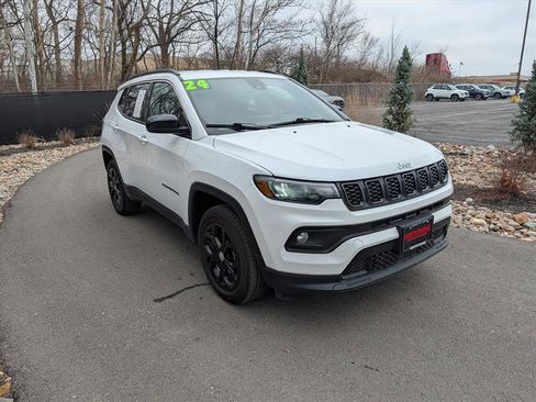 Used 2024 Jeep Compass Latitude image 7