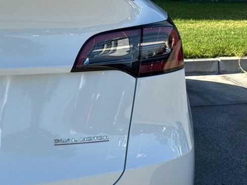 Used 2022 Tesla Model Y Performance AWD/4WD image 14