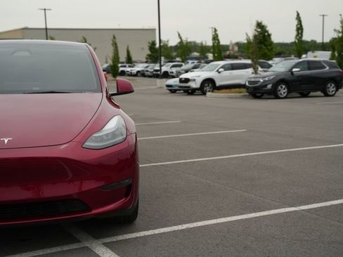 Used 2024 Tesla Model Y Long Range AWD/4WD image 39