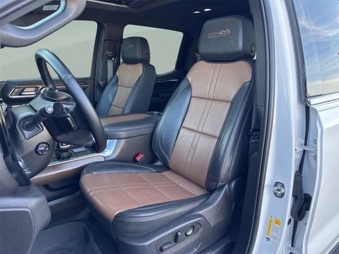 Used 2024 Chevrolet Silverado 1500 High Country w/ High Country Premium Package image 10