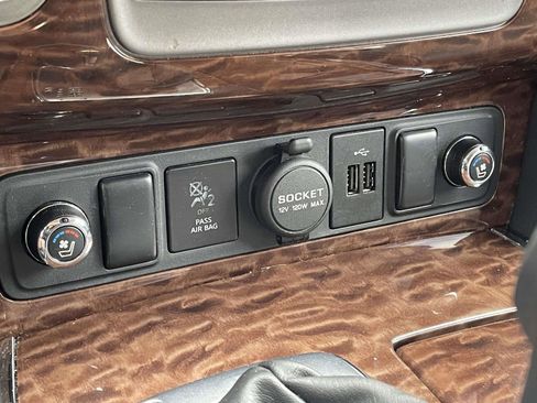 Used 2018 Nissan Armada Platinum w/ Captain Seat Package AWD/4WD image 33