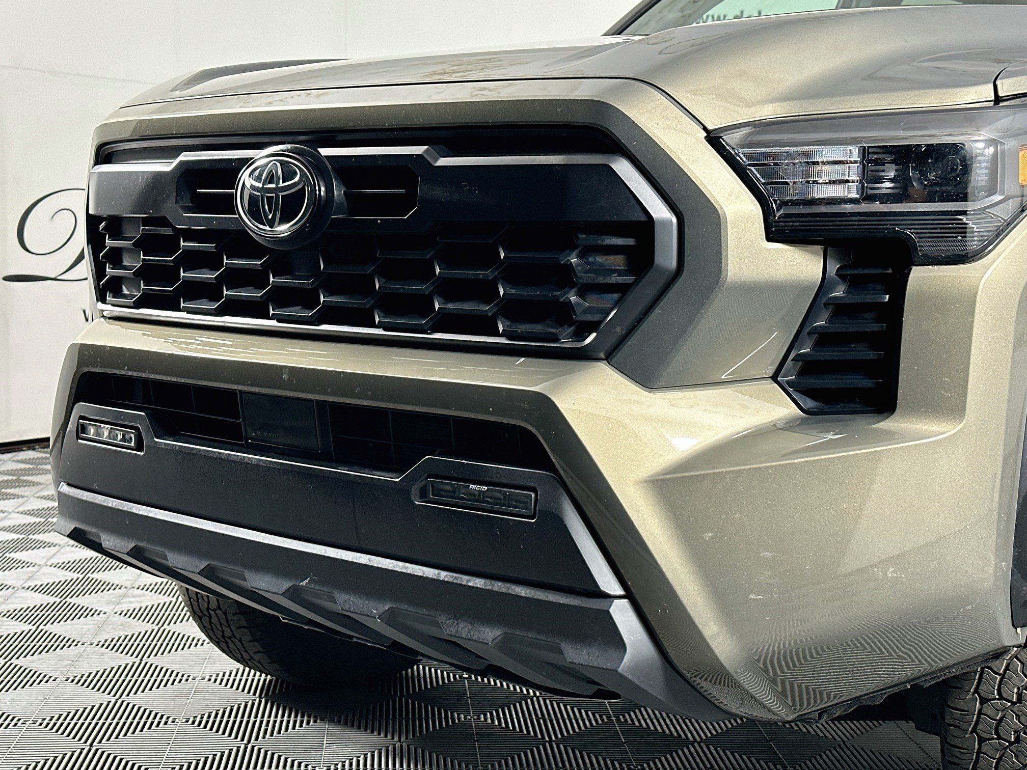 Used 2024 Toyota Tacoma TRD Off-Road AWD/4WD image 33