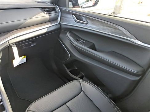 New 2026 Jeep Grand Cherokee Limited image 16