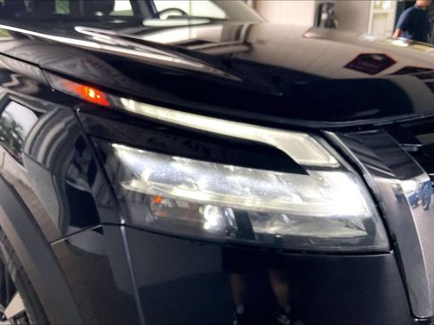 Used 2022 Nissan Pathfinder Platinum AWD/4WD image 25