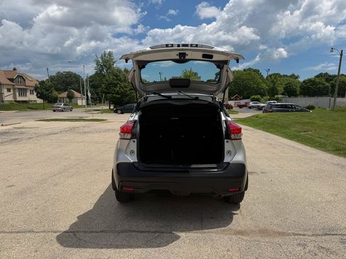 Used 2019 Nissan Kicks SV FWD image 8