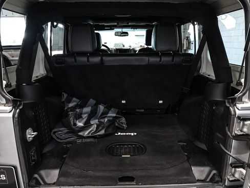 Used 2016 Jeep Wrangler Unlimited Sahara w/ Max Tow Package AWD/4WD image 17