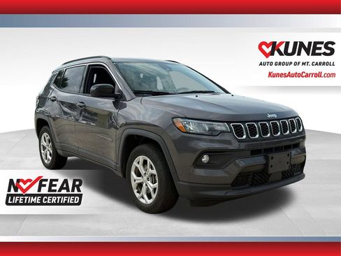 Used 2024 Jeep Compass Latitude AWD/4WD image 1