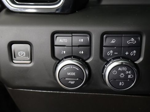 Used 2024 GMC Sierra 2500 Denali Ultimate AWD/4WD image 48
