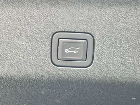 Used 2023 GMC Yukon XL Denali w/ Denali Reserve Package image 13