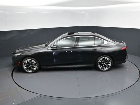 Certified 2025 BMW 530i xDrive AWD/4WD image 32