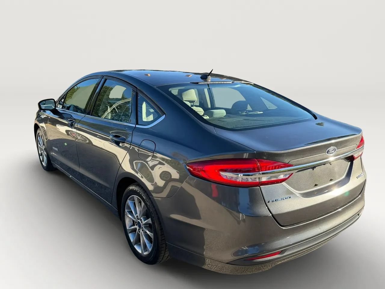 Used 2017 Ford Fusion S FWD image 3