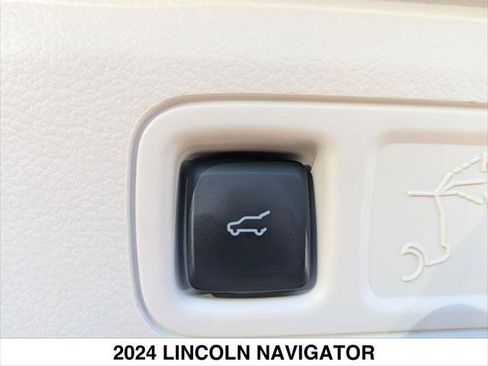 Used 2024 Lincoln Navigator Black Label image 28