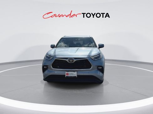 Used 2023 Toyota Highlander Limited image 3