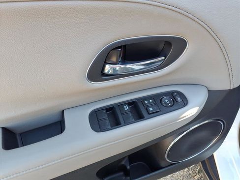 Used 2021 Honda HR-V EX-L image 12