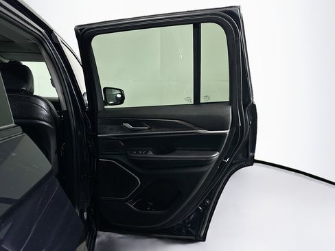 Used 2022 Jeep Grand Cherokee Limited 4xe image 31