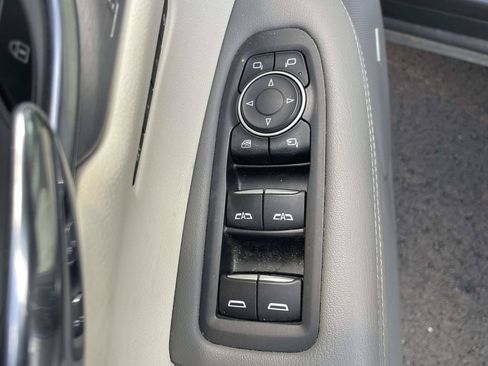 Used 2020 Cadillac XT6 Premium Luxury FWD image 16