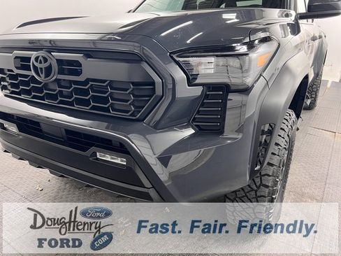 Used 2024 Toyota Tacoma TRD Off-Road image 10
