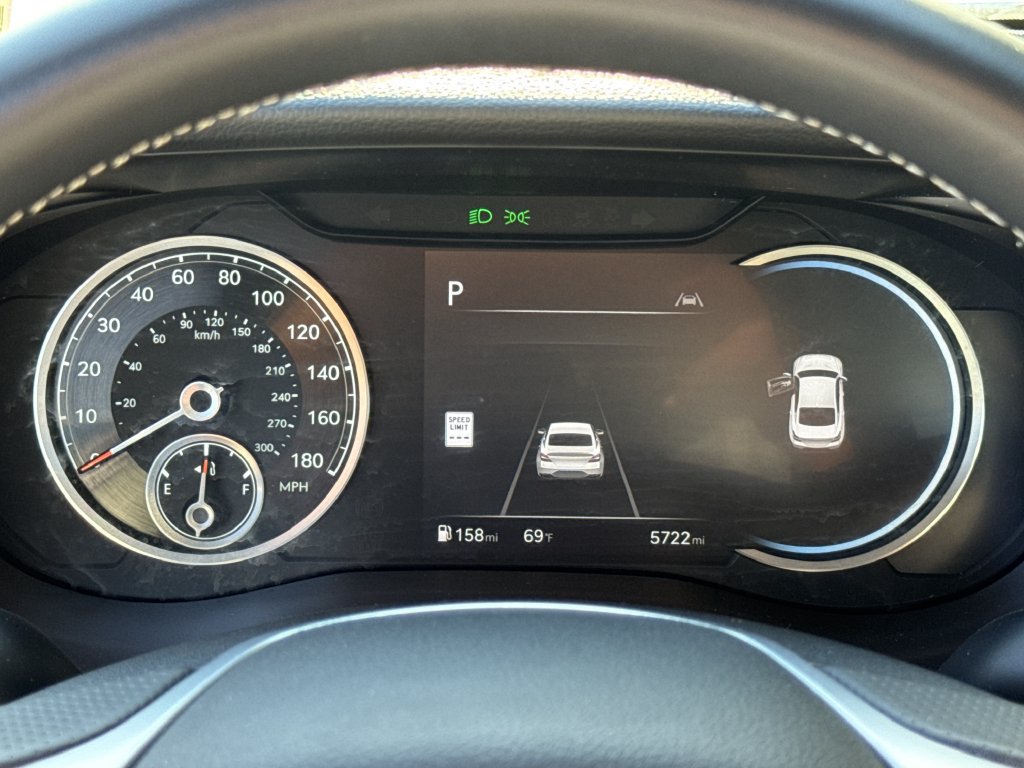 Used 2025 Genesis G70 2.5T RWD image 26