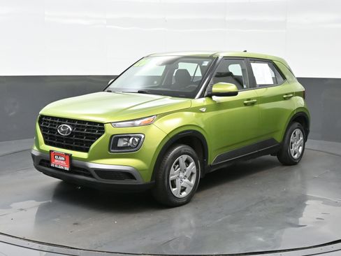 Used 2020 Hyundai Venue SE image 2