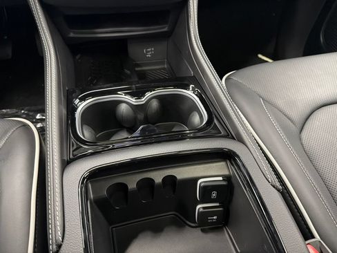 New 2027 Chrysler Pacifica Limited AWD/4WD image 33