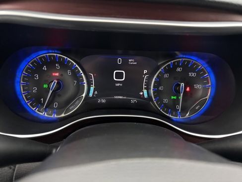 Used 2020 Chrysler Pacifica Limited image 15