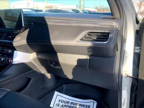 Used 2023 GMC Yukon XL SLT image 16