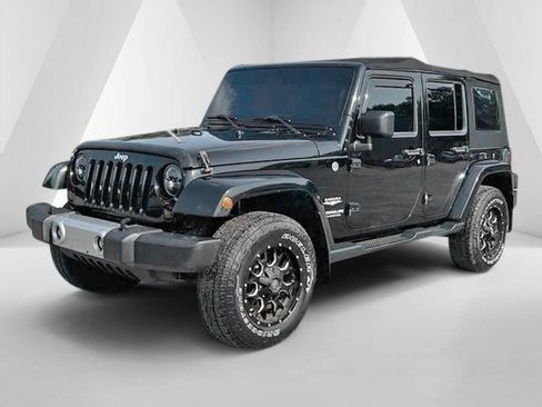Used 2015 Jeep Wrangler Unlimited Sahara w/ Connectivity Group AWD/4WD image 3