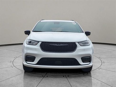 New 2026 Chrysler Pacifica Select w/ S Appearance Package image 15