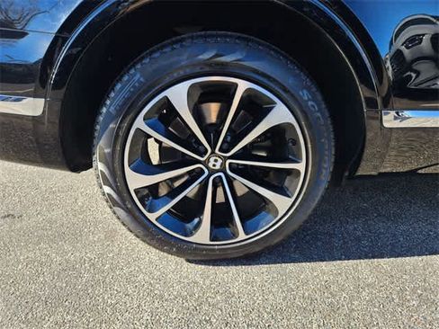 Used 2020 Bentley Bentayga Design Series image 22