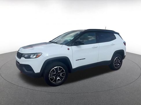 Used 2025 Jeep Compass Trailhawk AWD/4WD image 8