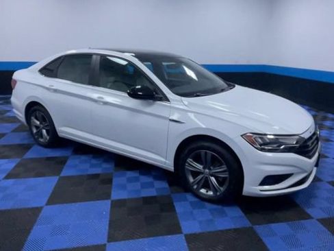 Used 2019 Volkswagen Jetta R-Line w/ R-Line Cold Weather Package FWD image 2