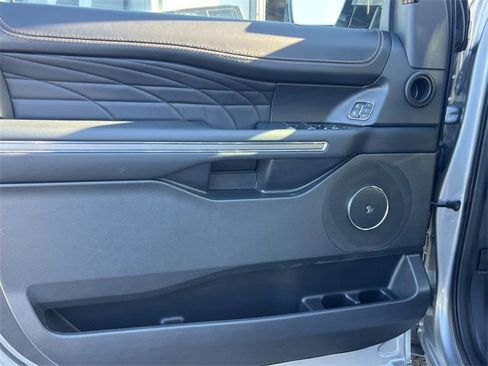 Used 2024 Ford Expedition Platinum image 29