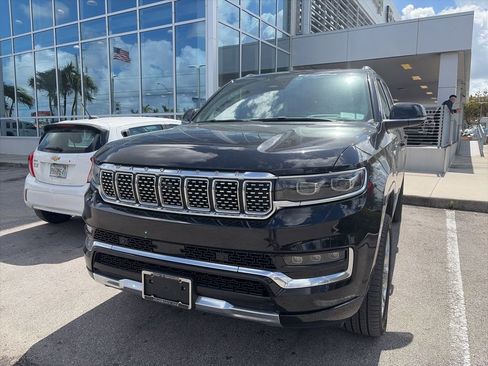 Used 2022 Jeep Grand Wagoneer Series II w/ Flexible Seating Group image 2