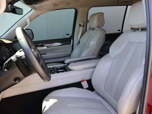 Used 2022 Jeep Wagoneer Series III AWD/4WD image 9